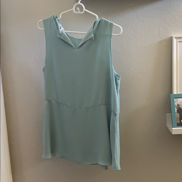Uniqlo Flowy Tank Blouse - Picture 2 of 2